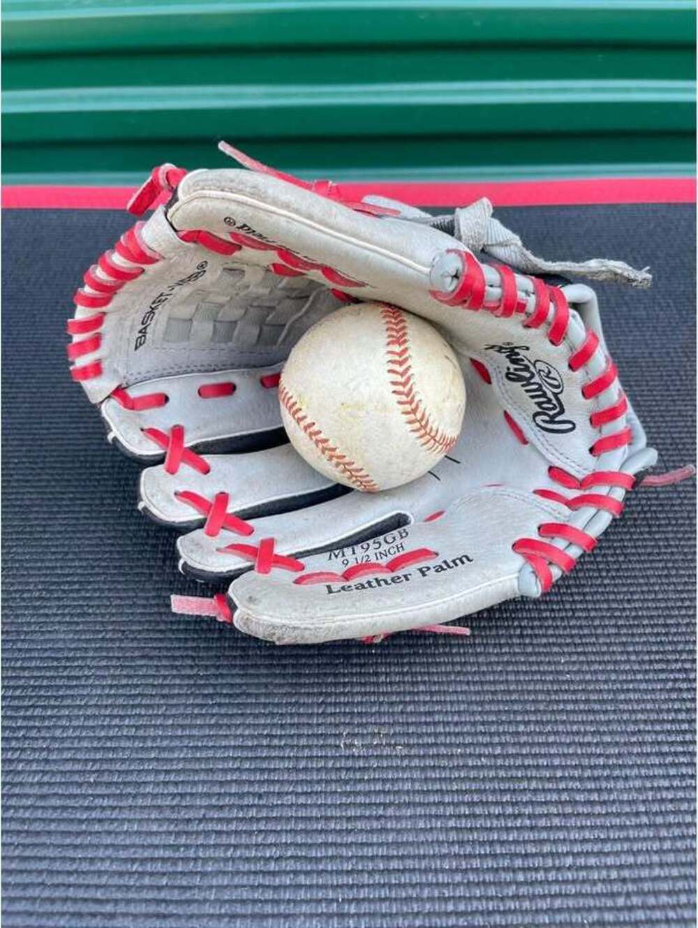 Rawlings MT95GB 9.5" Baseball Glove